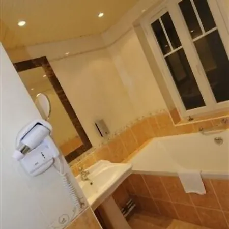 De Normandie Hotell Évreux